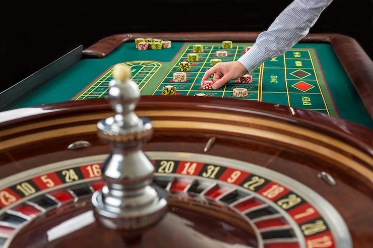 Winning combination display and payout notification